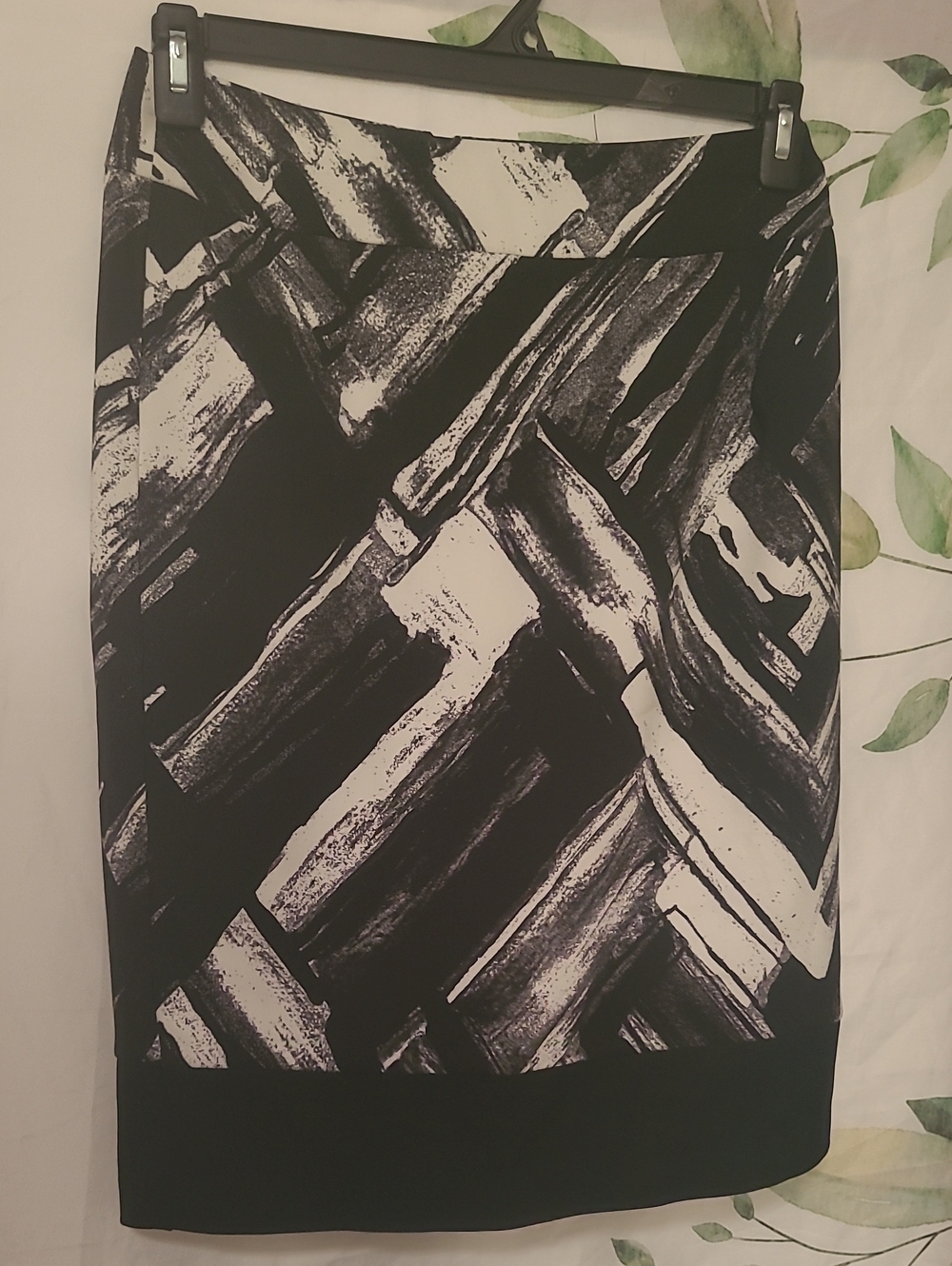 Worthington Black and White Abstract Pencil Skirt
